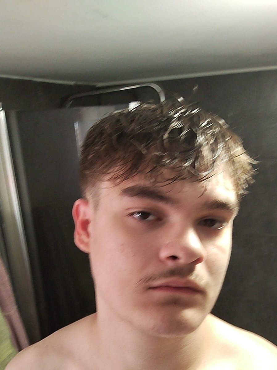 Profil de Izak, 26 ans, Cruising gay à Adstock (Québec)