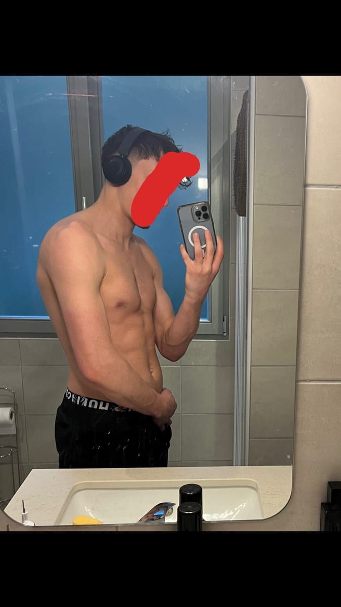 Profil de Dyllan, 24 ans, Cruising gay à Larouche (Québec)