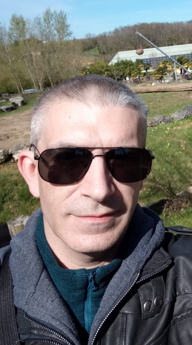 Profil de Yovann, 42 ans, Cruising gay à Saint-Robert (Québec)