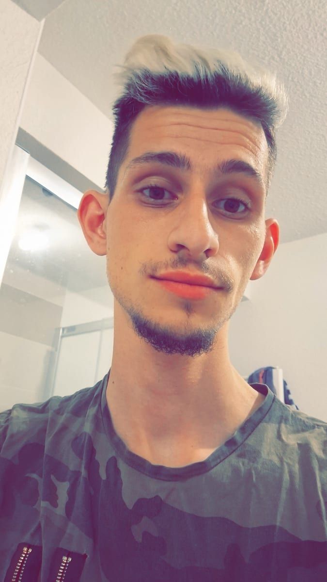 Profil de Aleks, 44 ans, Cruising gay à Béthanie (Québec)