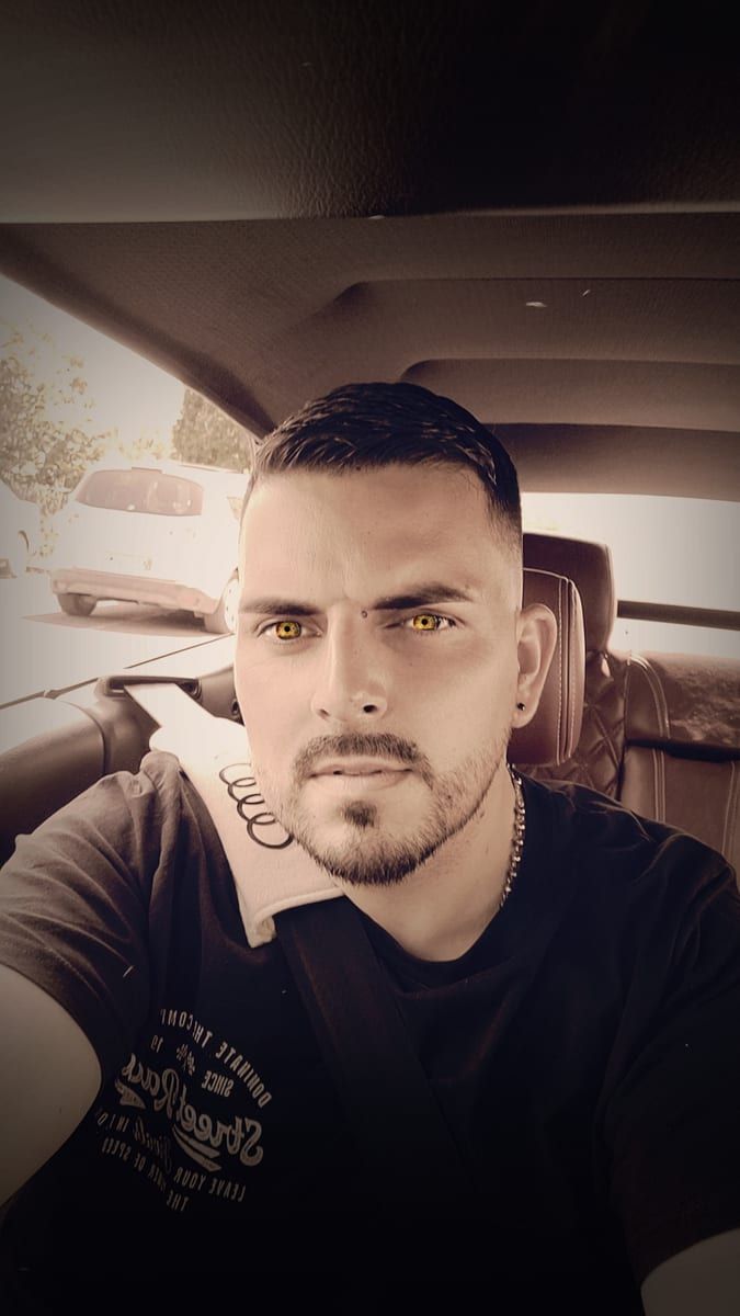 Profil de Yely, 23 ans, Cruising gay à Saint-Constant (Québec)