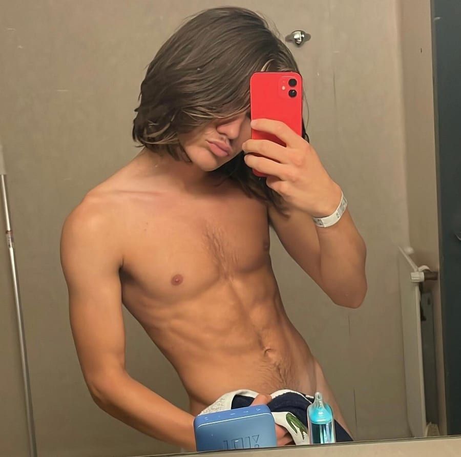 Profil de Kewan, 25 ans, Cruising gay à Preissac (Québec)