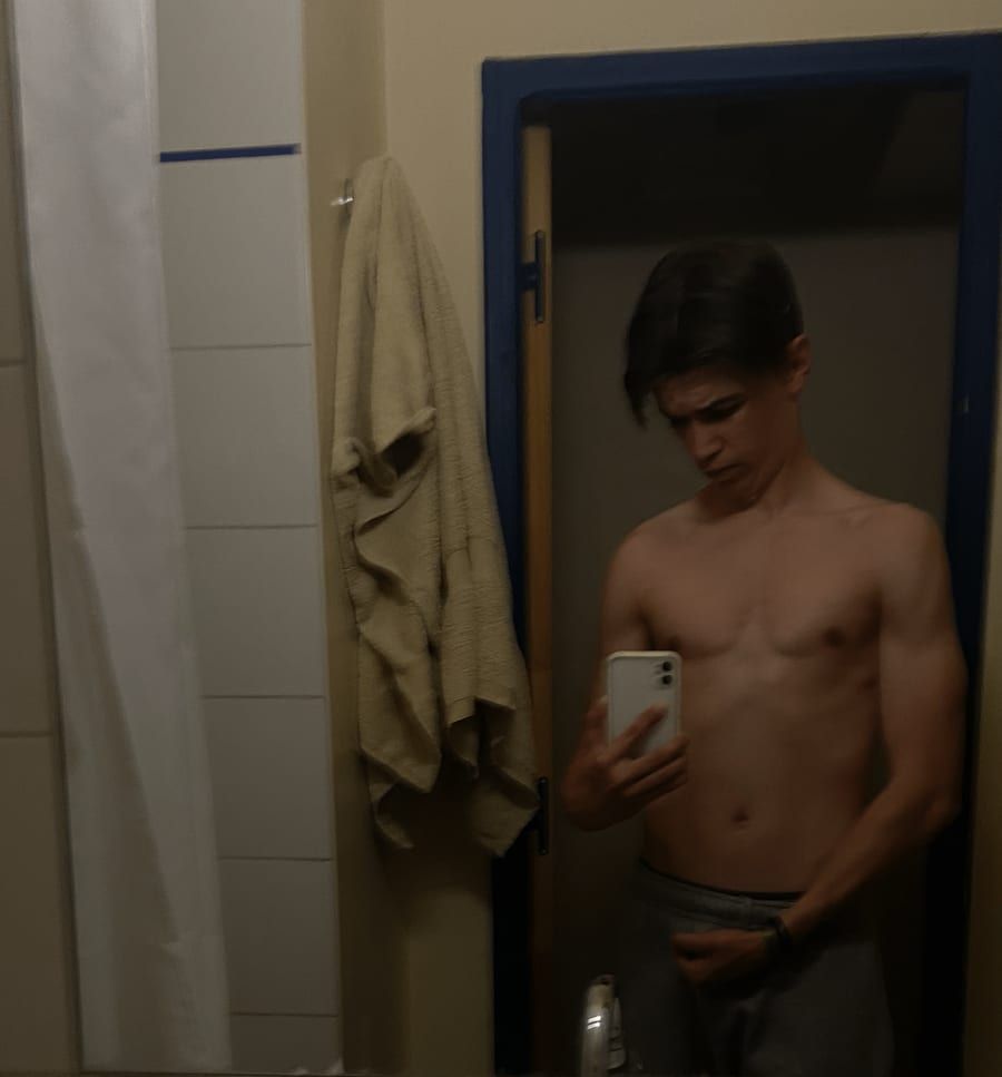 Profil de Kenneth, 25 ans, Cruising gay à Coaticook (Québec)