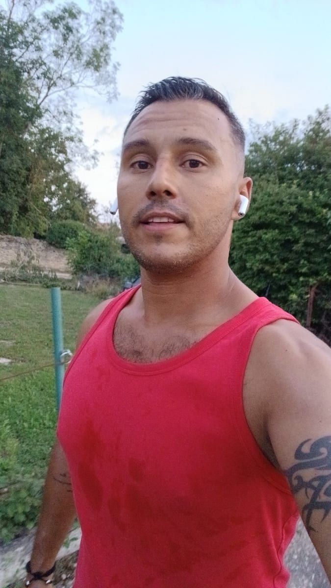 Profil de Bernus, 25 ans, Cruising gay à Saint-Lambert (Québec)