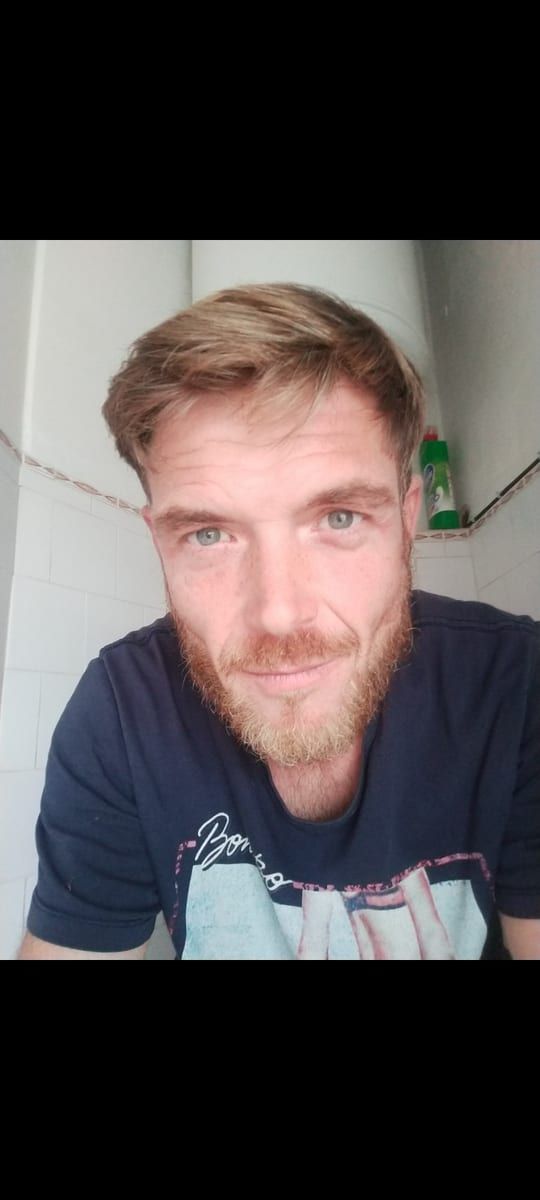 Profil de Sante, 28 ans, Cruising gay à Bury (Québec)