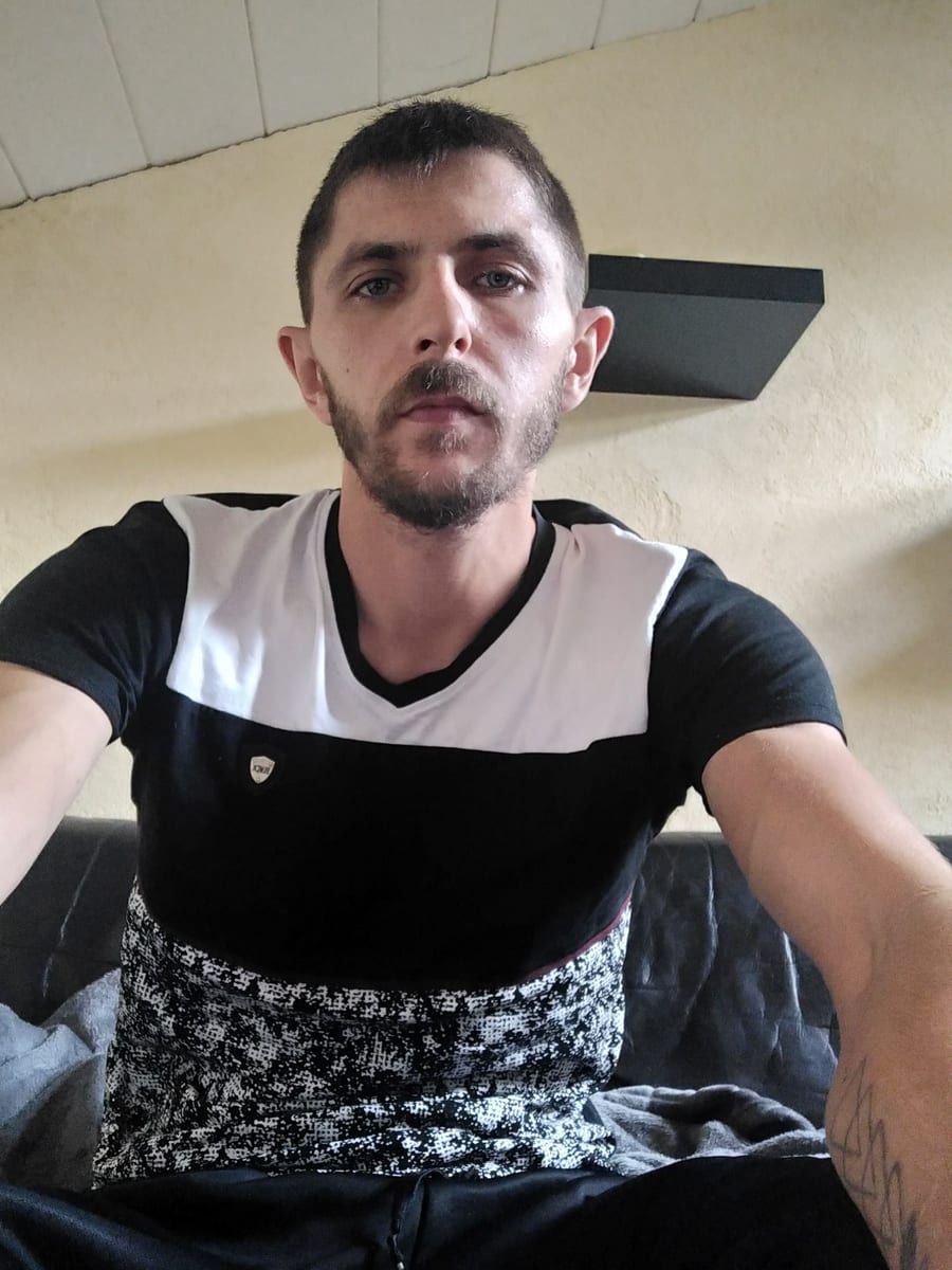 Profil de Lucius, 24 ans, Cruising gay à Sainte-Barbe (Québec)