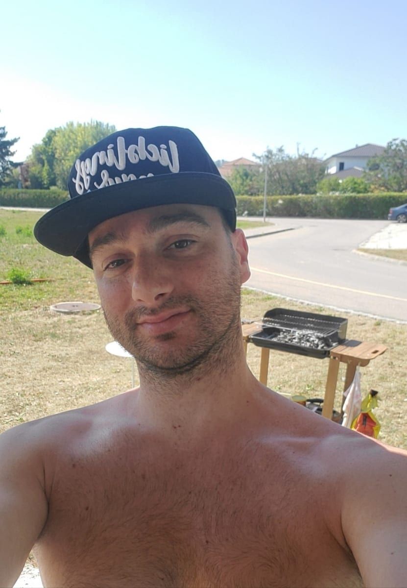Profil de Housem, 40 ans, Cruising gay à Berry (Québec)