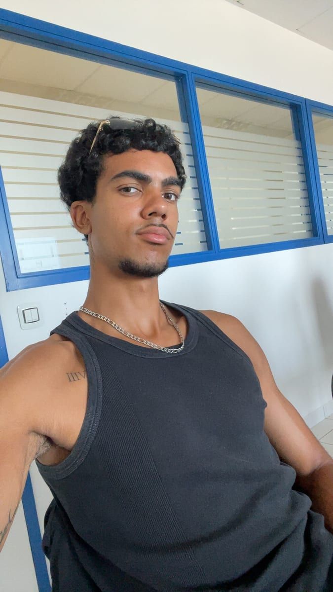 Profil de Jehiel, 22 ans, Cruising gay à Tingwick (Québec)